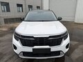 2023 Kia Seltos I Рестайлинг, белый, 1870000 рублей - вид 1
