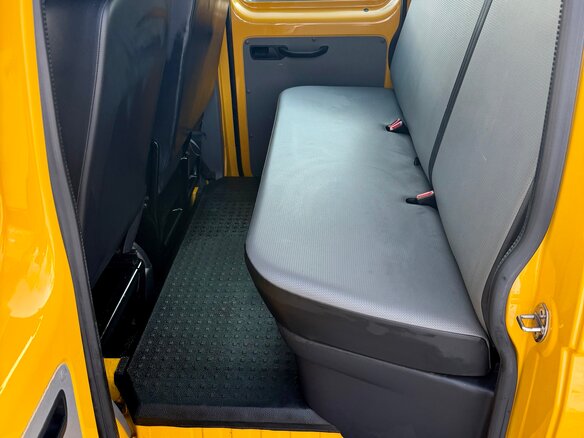 2019 Volkswagen Transporter, жёлтый, 3845000 рублей - вид 9