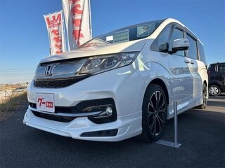 2017 Honda Stepwgn Spada V, белый, 1410000 рублей, вид 2
