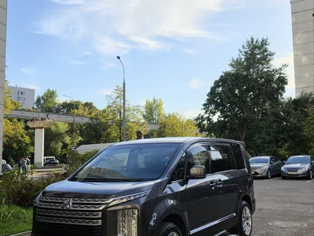 2023 Mitsubishi Delica D:5 I Рестайлинг, серый, 3310000 рублей, вид 3