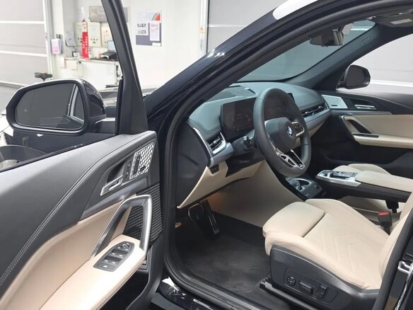 2025 BMW X1 18d sDrive III (U11/U12), чёрный, 5783451 рублей - вид 11