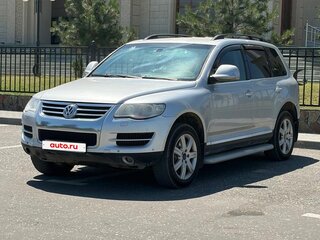 2007 Volkswagen Touareg I Рестайлинг, серебристый, 780000 рублей, вид 1