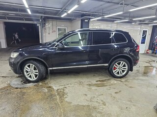 2012 Volkswagen Touareg II, чёрный, 1800000 рублей, вид 3