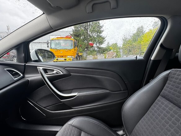 2013 Opel Astra GTC J Рестайлинг, белый, 1200000 рублей - вид 15