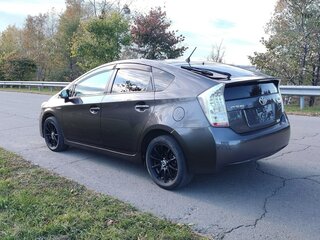 2011 Toyota Prius III (XW30), серый, 990000 рублей, вид 5