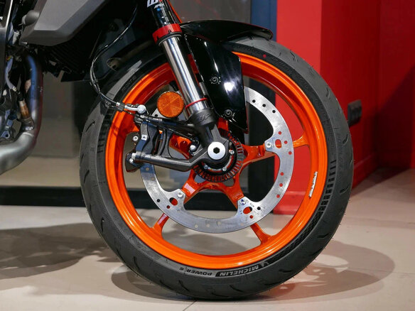 2025 KTM 390 Duke, оранжевый, 699000 рублей - вид 13