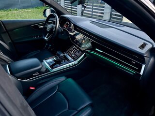 2019 Audi Q8 55 TFSI I (4M), чёрный, 5450000 рублей, вид 4