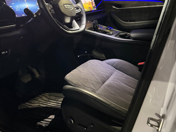 2025 Geely Monjaro (Xingyue L) I Рестайлинг (China Market), белый - вид 11