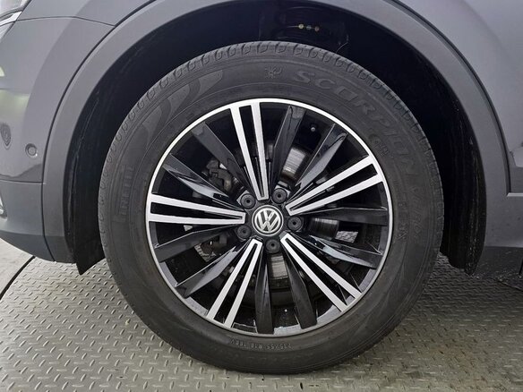 2020 Volkswagen Tiguan II Рестайлинг, серый, 2198000 рублей - вид 4