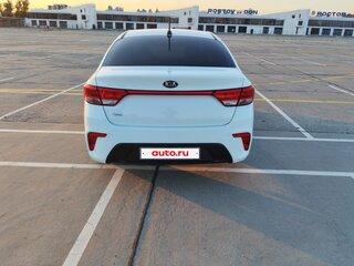 2017 Kia Rio IV, белый, 1450000 рублей, вид 4