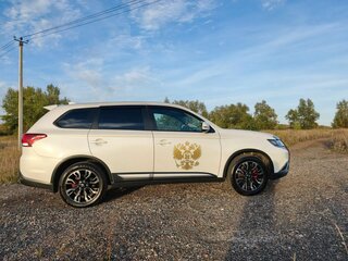 2019 Mitsubishi Outlander III Рестайлинг 3, белый, 2000000 рублей, вид 4