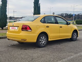 2016 Volkswagen Polo V Рестайлинг, жёлтый, 470000 рублей, вид 4