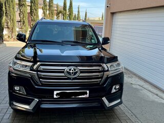2018 Toyota Land Cruiser 200 Series Рестайлинг 2, чёрный, 5000000 рублей, вид 1