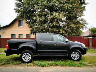 2013 Toyota Hilux VII Рестайлинг, чёрный, 1686726 рублей, вид 3