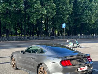 2019 Ford Mustang VI Рестайлинг, серый, 3600000 рублей, вид 4