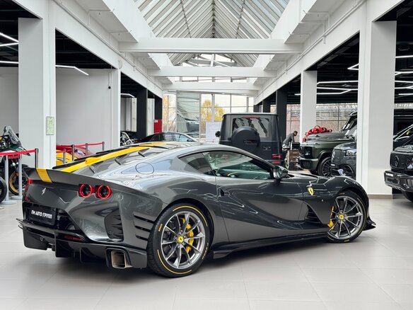 2022 Ferrari 812 Competizione, серый - вид 6