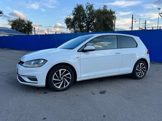 2018 Volkswagen Golf VII Рестайлинг, белый, 1660000 рублей, вид 2