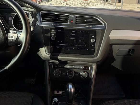 2019 Volkswagen Tiguan II, коричневый, 2500000 рублей - вид 5