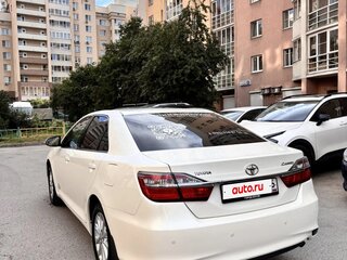 2016 Toyota Camry VII (XV50) Рестайлинг, белый, 1830000 рублей, вид 4