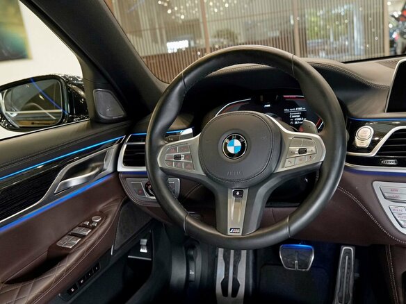 2020 BMW 7 серии 740d xDrive VI (G11/G12) Рестайлинг, чёрный, 8010000 рублей - вид 15