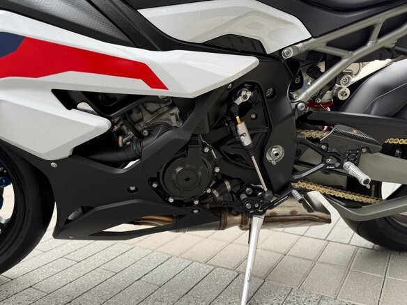 2026 BMW S 1000 RR, белый, 2600000 рублей - вид 3