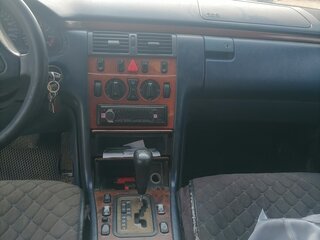 1997 Mercedes-Benz E-Класс 230 II (W210, S210), серебристый, 330000 рублей, вид 5