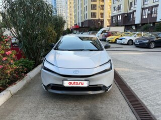 2023 Toyota Prius V (XW60), белый, 3600000 рублей, вид 4