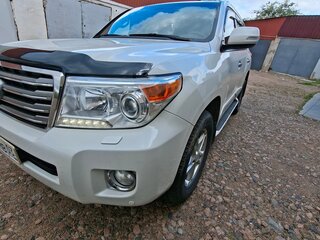 2015 Toyota Land Cruiser 200 Series Рестайлинг 1, белый, 5250000 рублей, вид 3