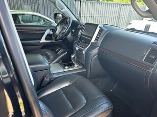 2016 Toyota Land Cruiser 200 Series Рестайлинг 2, чёрный, 4900000 рублей, вид 5