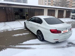 2013 BMW 5 серии 530d xDrive VI (F10/F11/F07) Рестайлинг, белый, 2480000 рублей, вид 4