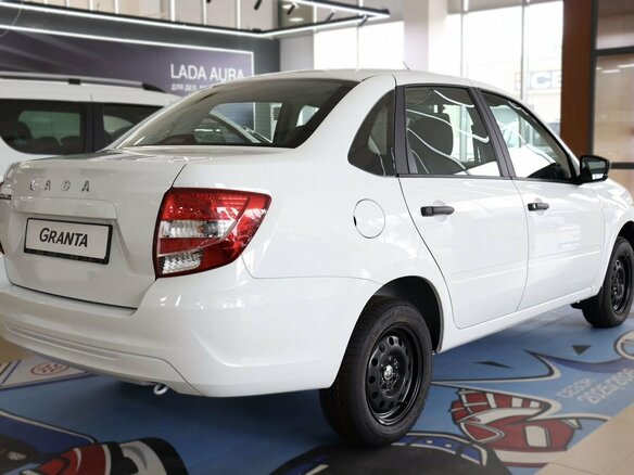 2026 Lada (ВАЗ) Granta I Рестайлинг, белый - вид 3