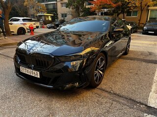 2025 BMW 5 серии 530i xDrive VIII (G60/G61/G68), чёрный, 9790000 рублей, вид 3