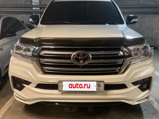 2016 Toyota Land Cruiser 200 Series Рестайлинг 2, белый, 6650000 рублей, вид 3