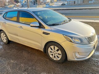 2012 Kia Rio 4-speed III, серебристый, 700000 рублей, вид 2