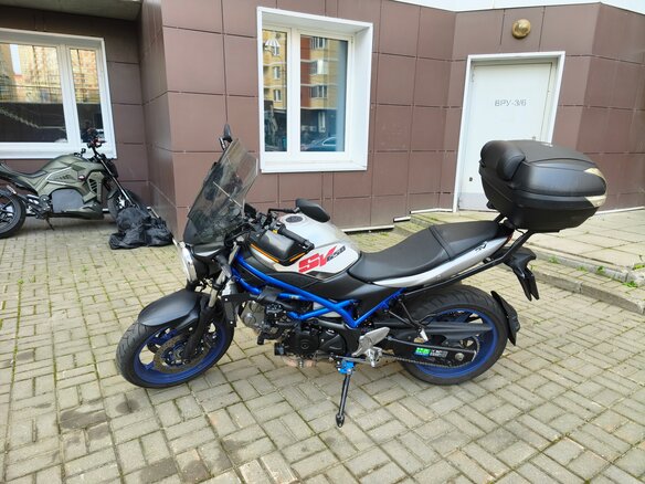 2020 Suzuki SV 650, серебристый, 550000 рублей - вид 2