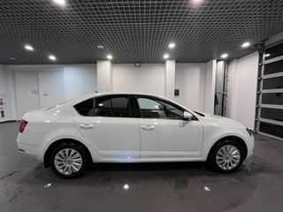2019 Skoda Octavia III (A7) Рестайлинг, белый, 1580000 рублей, вид 2