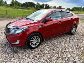 2013 Kia Rio 5-speed III, красный, 800000 рублей, вид 1