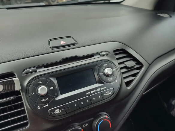 2011 Kia Picanto II, бежевый, 650000 рублей - вид 10
