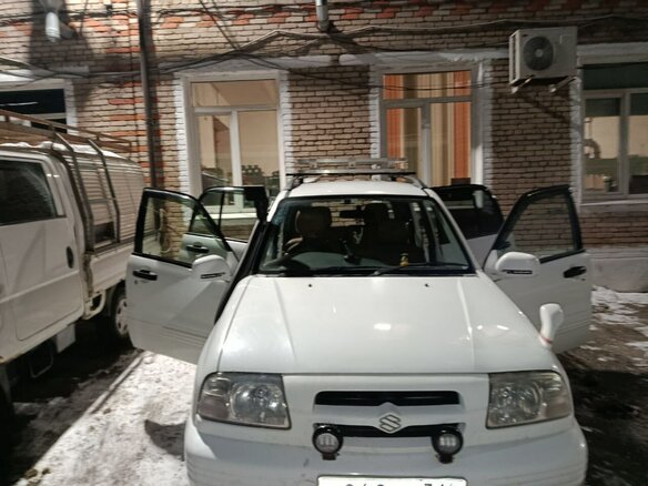 1998 Suzuki Escudo II, белый, 680000 рублей - вид 2