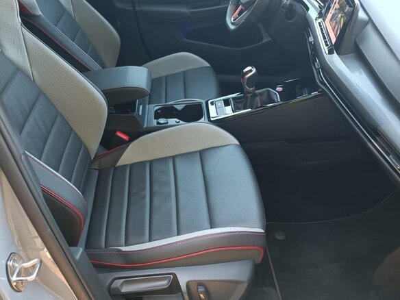 2023 Volkswagen Golf GTI VIII, серый, 2950000 рублей - вид 6