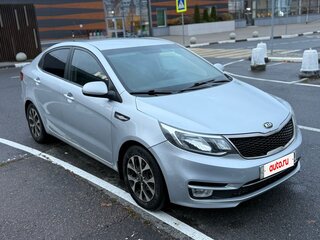 2015 Kia Rio III Рестайлинг, серебристый, 690000 рублей, вид 2