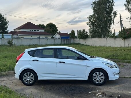 2015 Hyundai Solaris I Рестайлинг, белый, 680000 рублей, вид 5