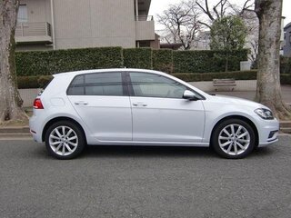 2018 Volkswagen Golf VII Рестайлинг, белый, 999999 рублей, вид 3