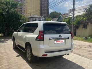2017 Toyota Land Cruiser Prado 150 Series Рестайлинг 2, белый, 6990000 рублей, вид 4
