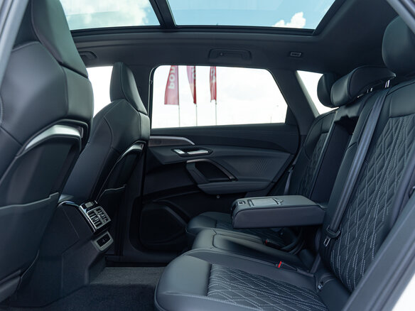 2026 Audi Q5 L III (GU), белый, 6795000 рублей - вид 9