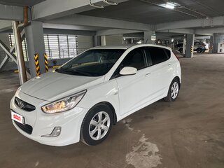 2013 Hyundai Solaris I, белый, 880000 рублей, вид 1