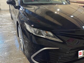 2021 Toyota Camry VIII (XV70) Рестайлинг, чёрный, 3500000 рублей, вид 2