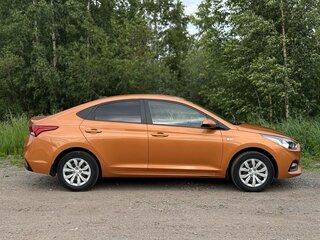 2017 Hyundai Solaris II, оранжевый, 1290000 рублей, вид 4