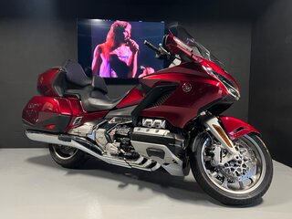 2017 Honda GL 1800 Gold Wing, красный, 1970000 рублей, вид 1