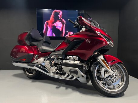 2017 Honda GL 1800 Gold Wing, красный, 1970000 рублей, вид 1